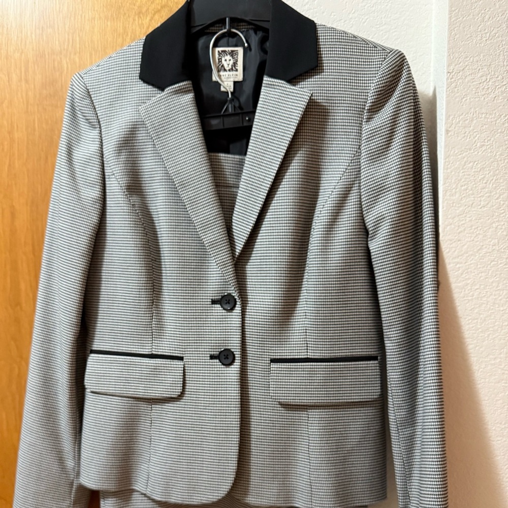 WOW POSHMARK an Authentic Anne Klein NWT 2 Piece Skirt Suit Houndstooth Design!!